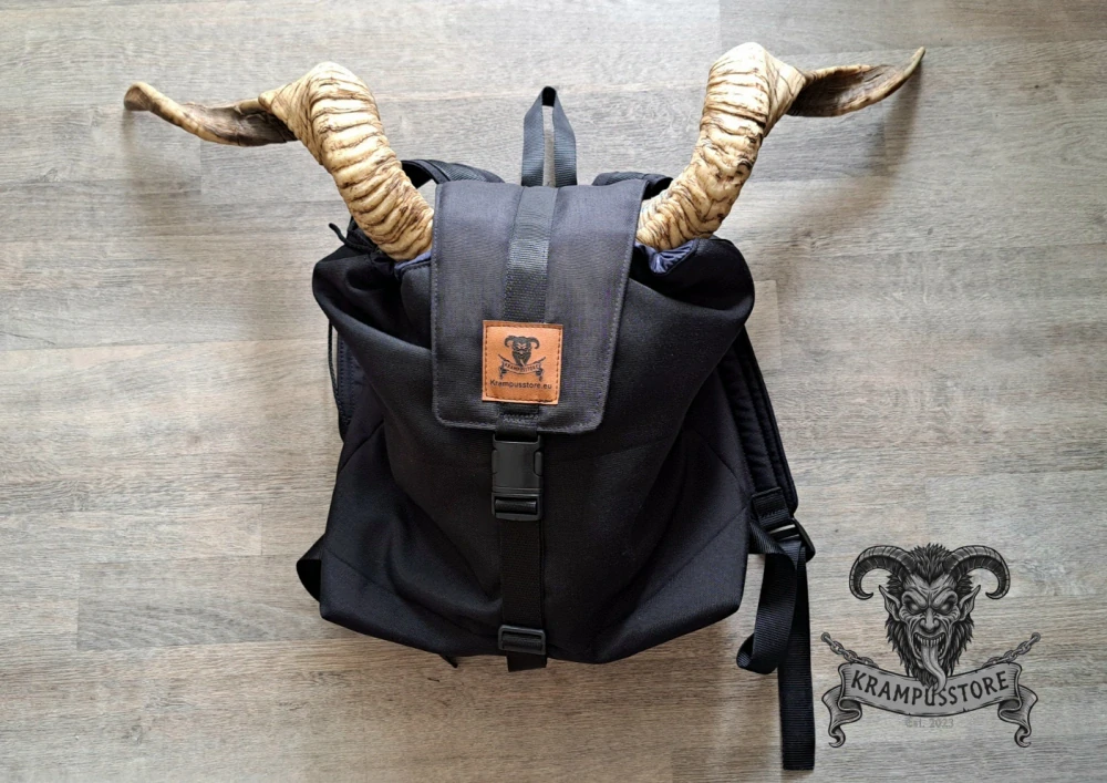 Batoh na Krampus masky