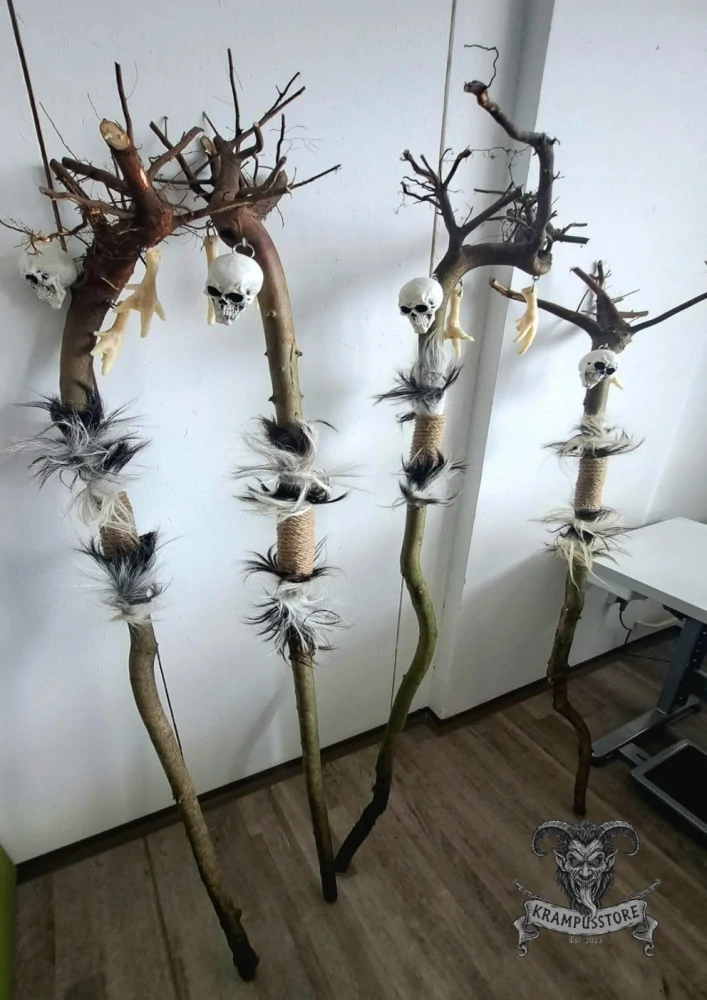 Krampus hůl s kůrou