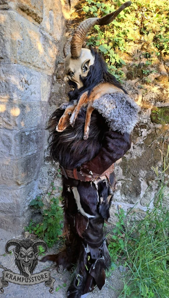 Krampus kostým