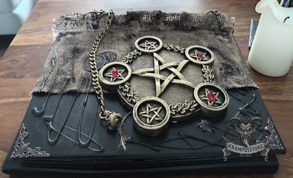 Kniha s pentagramem