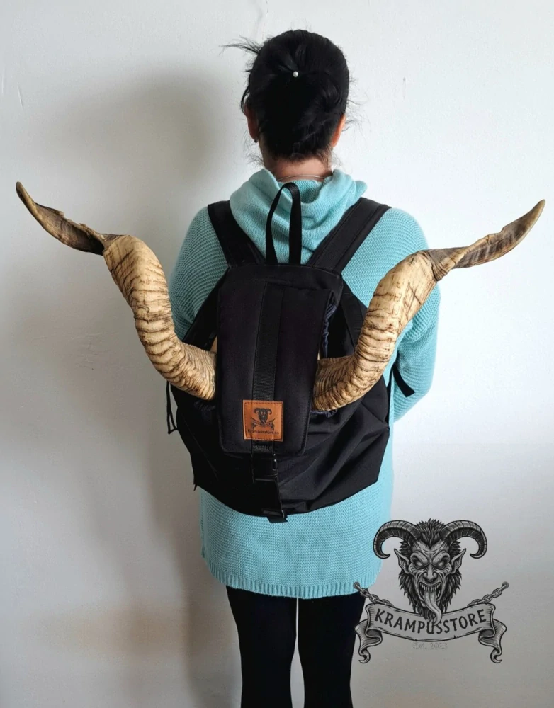 Batoh na Krampus masky